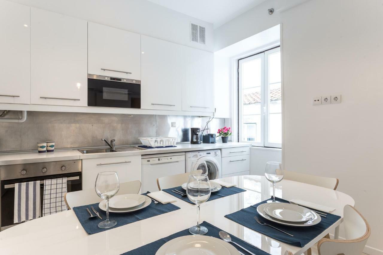 ליסבון Three Bedroom Apartment In Historical Centre -Bairro Alto מראה חיצוני תמונה
