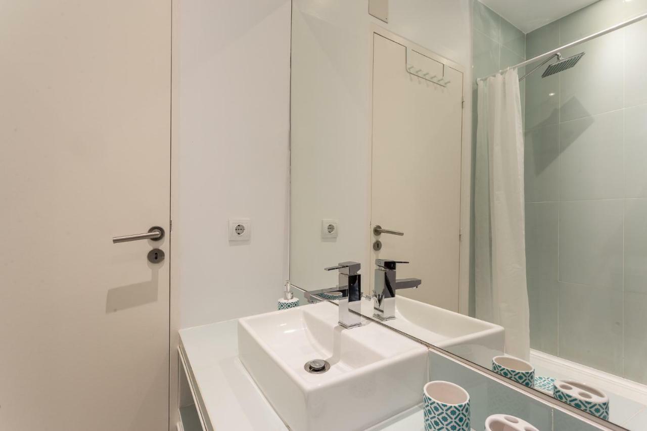 ליסבון Three Bedroom Apartment In Historical Centre -Bairro Alto מראה חיצוני תמונה
